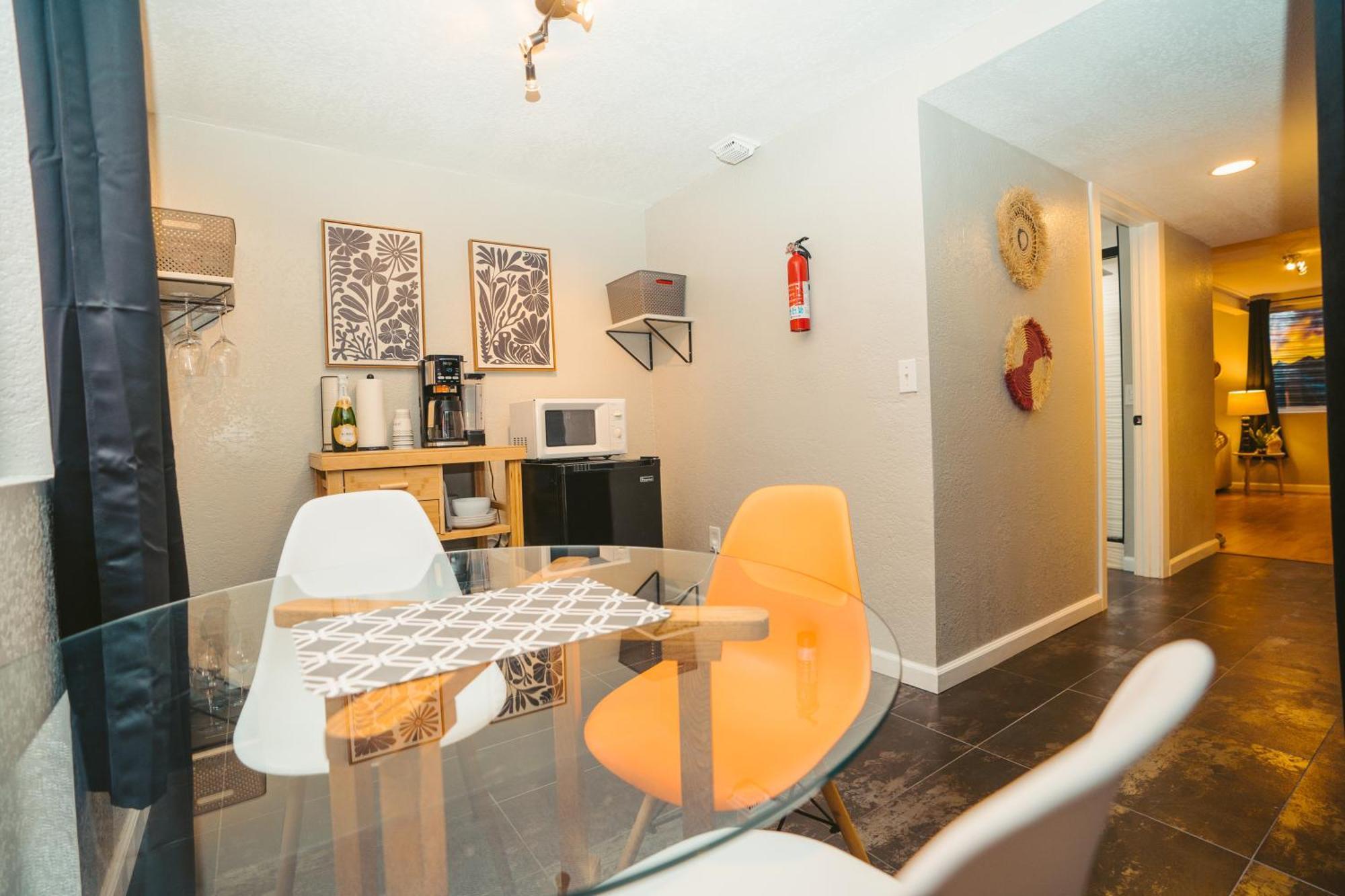 Windsor Retreat Private Basement Suite DEN Екстериор снимка
