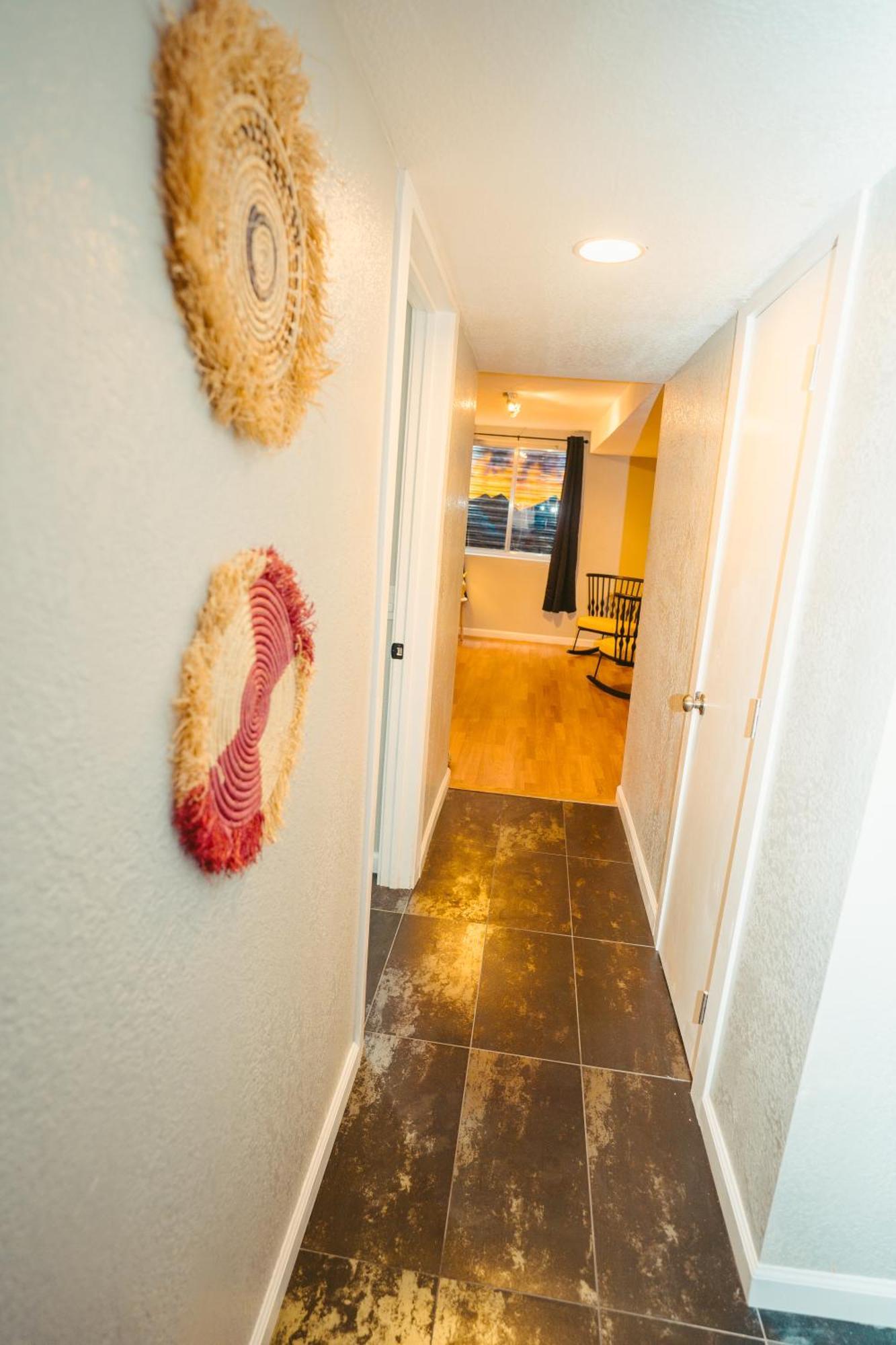 Windsor Retreat Private Basement Suite DEN Екстериор снимка