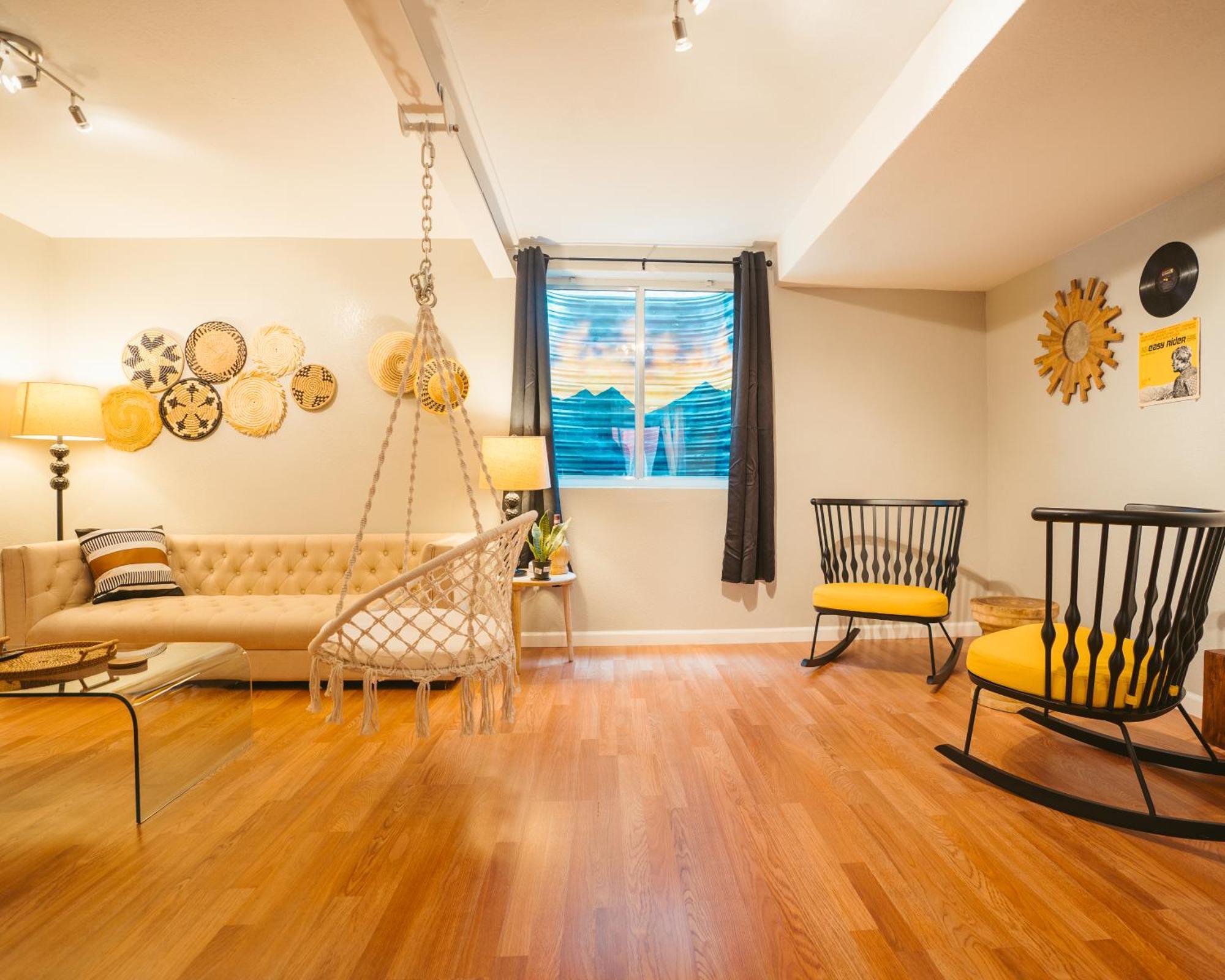 Windsor Retreat Private Basement Suite DEN Екстериор снимка