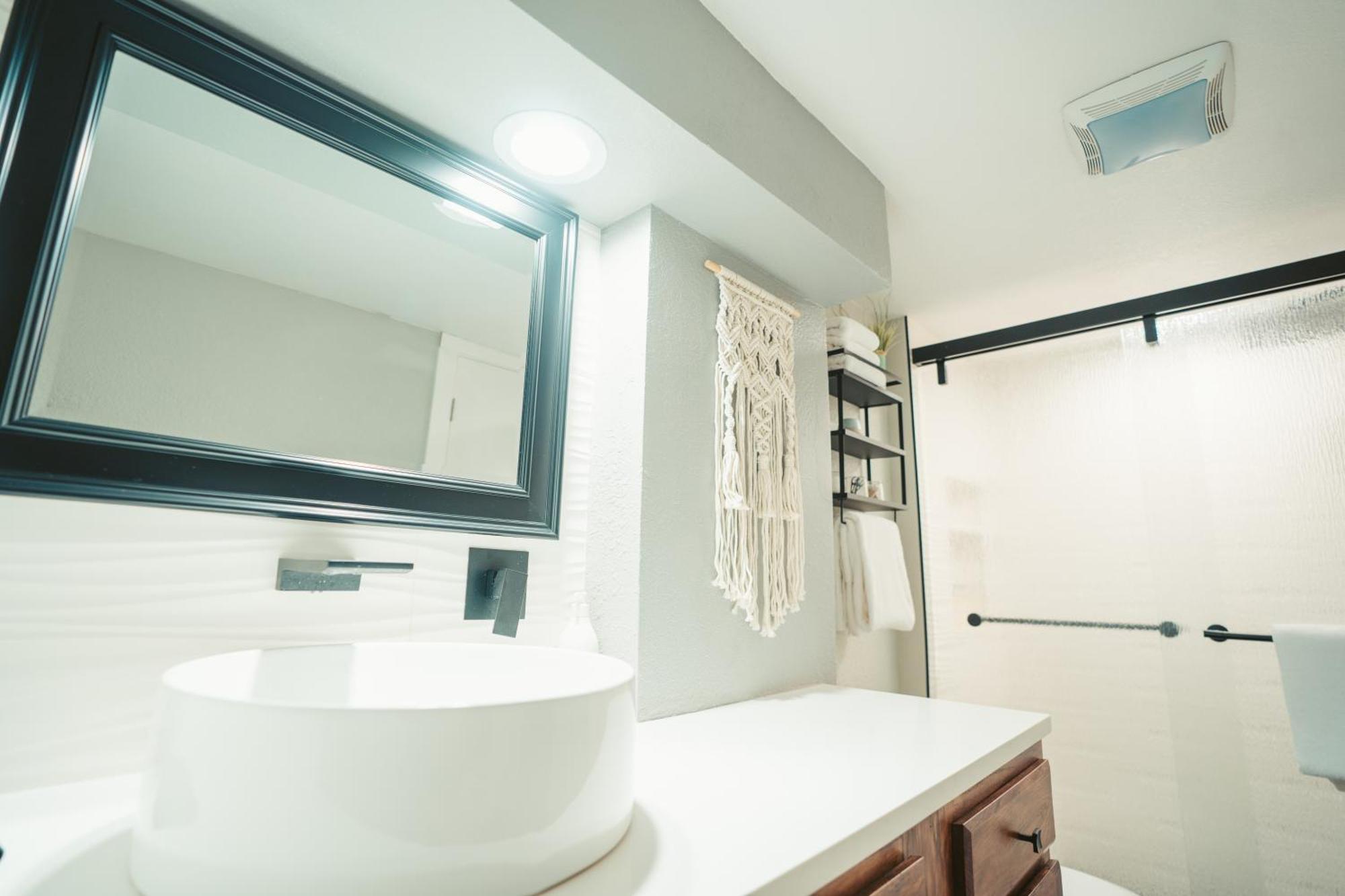 Windsor Retreat Private Basement Suite DEN Екстериор снимка